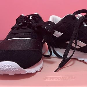 Reebok CL Nylons Women